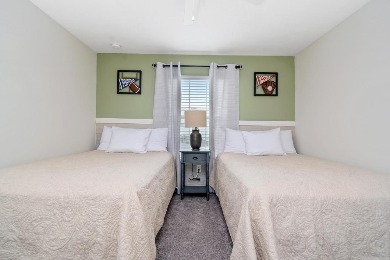 Four Bedrooms Close To W Pool 4898
