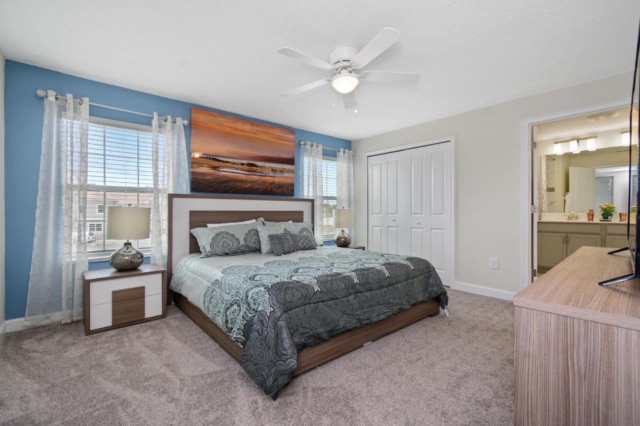 Four Bedrooms Close To W Pool 4898